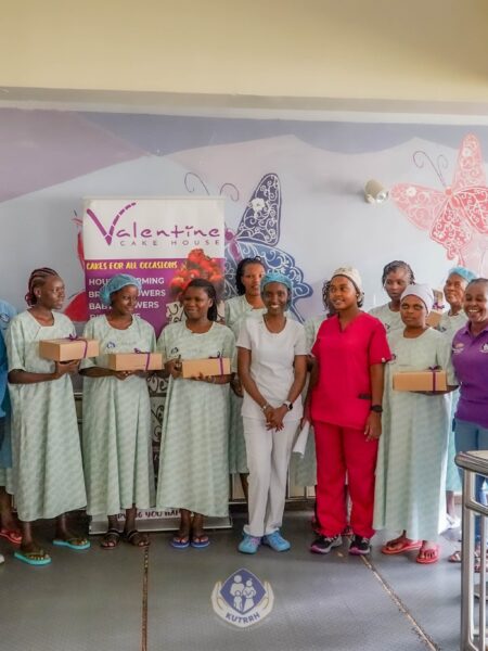 KUTRRH’s Corporate Communications and Marketing Department in-conjunction with Valentine Cake House Limited treated the NICU mothers to beautiful cupcakes during the Mother’s Day. This gesture was to celebrate and appreciate mothers as they navigate challenges that childbirth presents